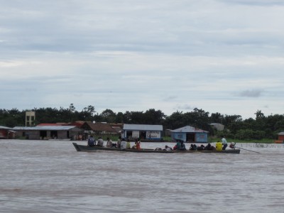 Szene auf dem Amazonas bei Santa Rosa Peru
