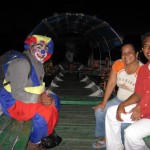 Nächtliche Fahrt mit Clown auf dem Amazonas von Santa Rosa Peru nach Leticia Kolumbien